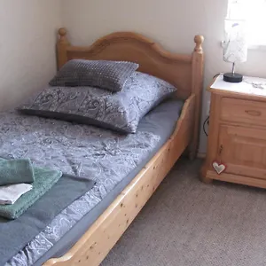 #2 Ruhiges Gemuetliches Ferienzimmer Mit 2 Einzelbetten Gemeinschaftsbad W-lan Airport Nah Late Night Check In Haus Nr 9,5 Trunkelsberg